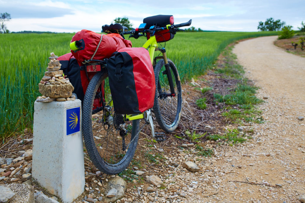 chemin de compostelle à vélo avec arret au camping espace blue océan proche de bayonne